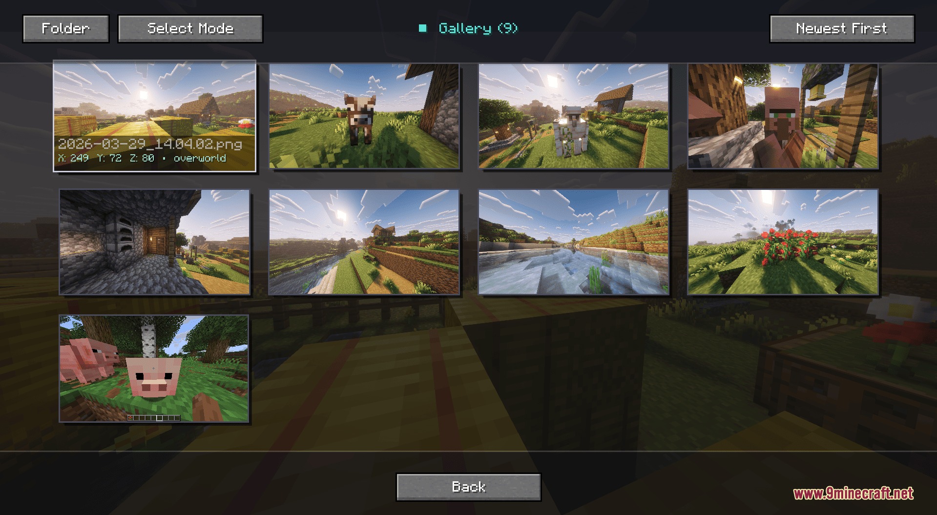 Lens Memory Explorer Mod Screenshot 1 Lens Memory Explorer Mod displays a gallery of saved game screenshots in Minecraft