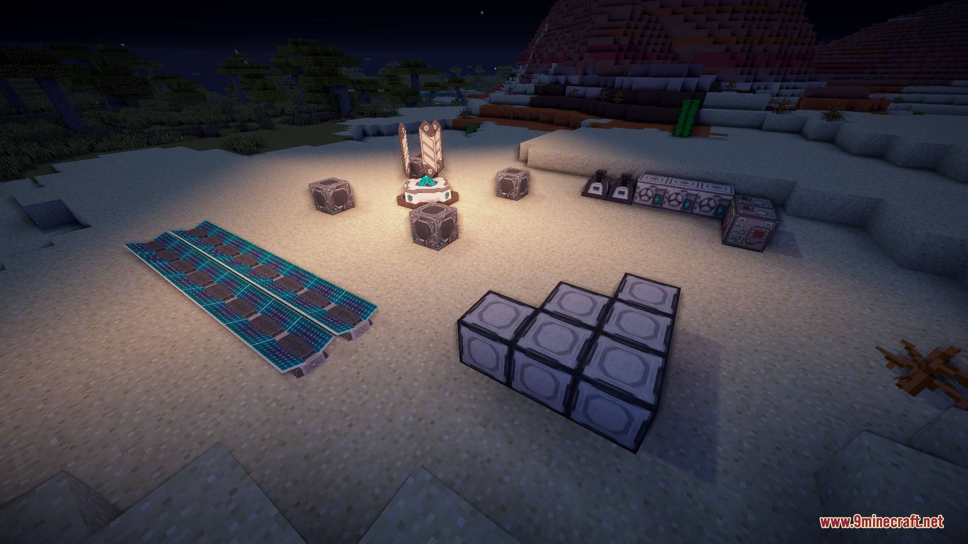Psychic Peak Evolution Mod Screenshot 2 Advanced power machines and solar panels placed on desert sand at night